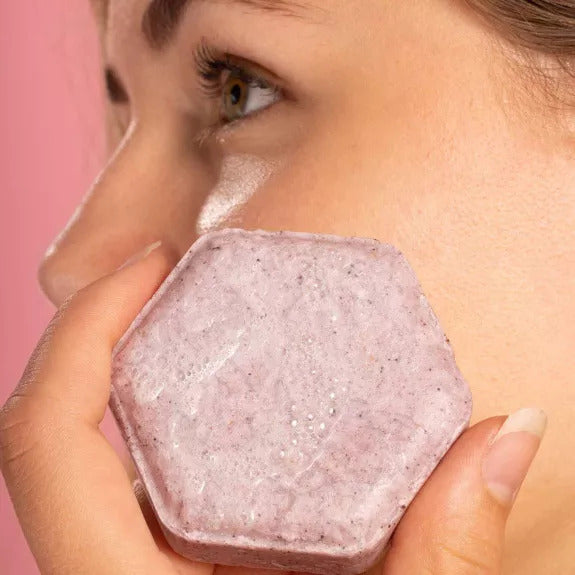 Berry-Calm Face Cleanser Bar von FRUU Cosmetics