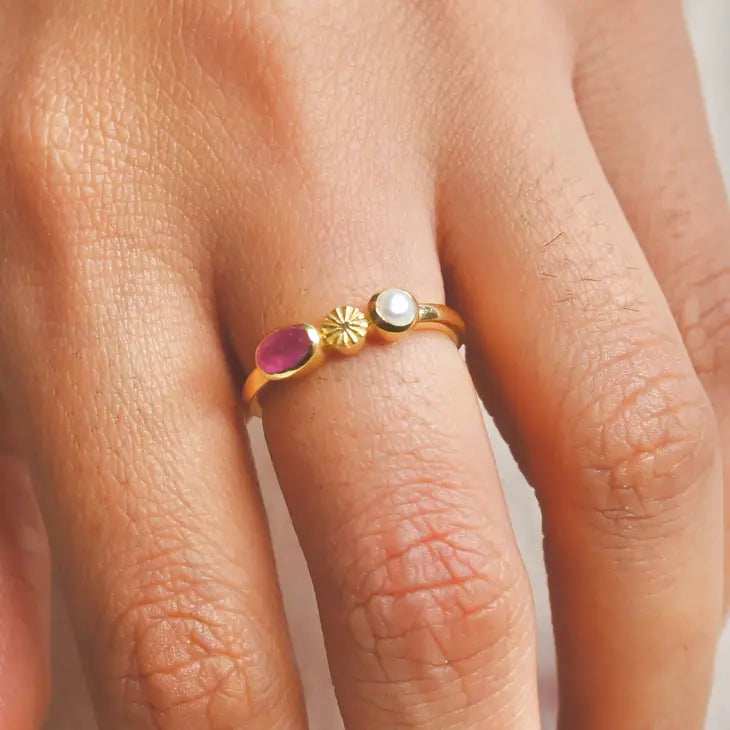 Avnoor Ring Gold mit rosa Jade und Perle